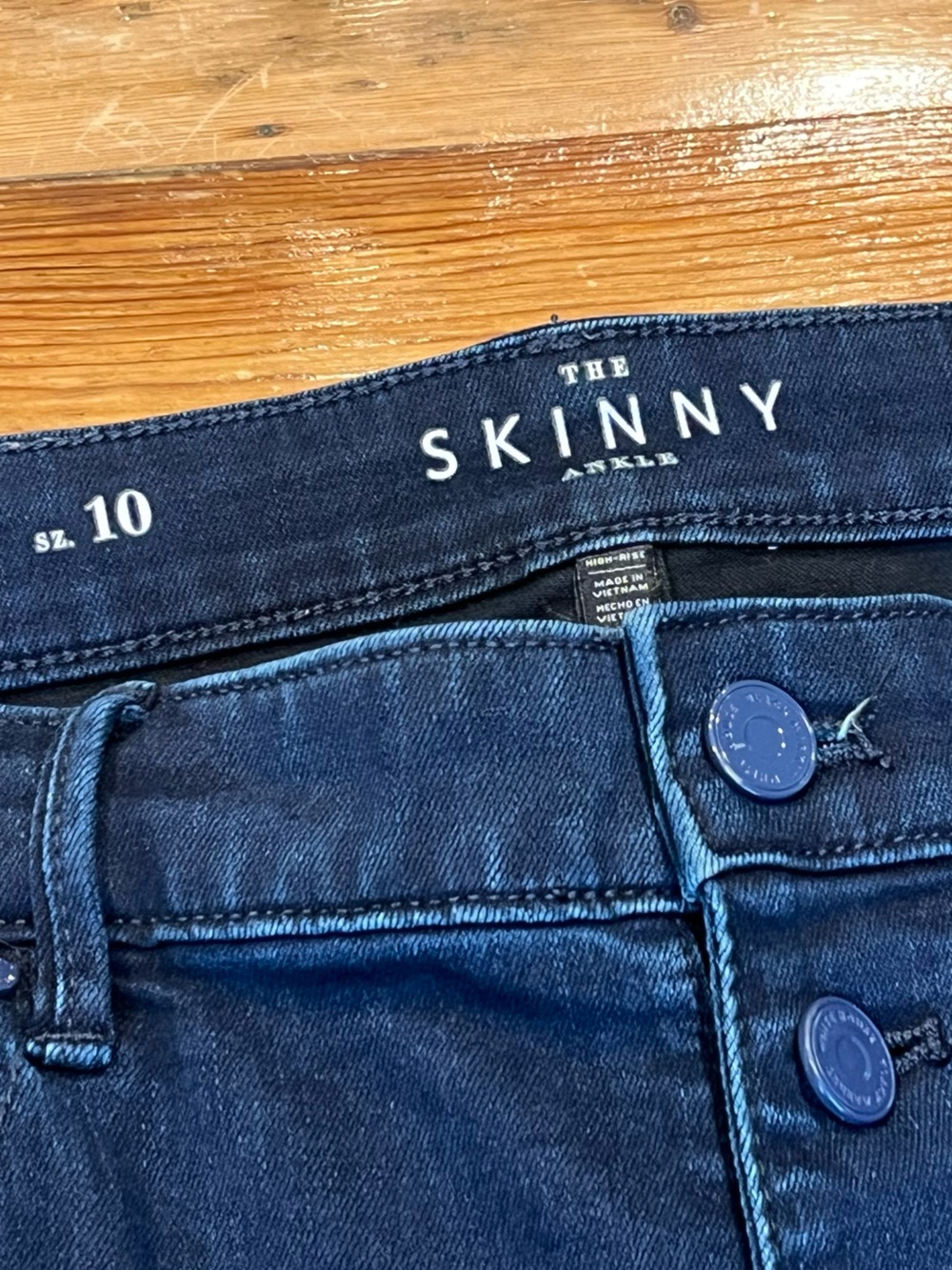 White House Black Market High-Rise Skinny Jeans with Button Fly - Dark Blue - Picture 4 of 6